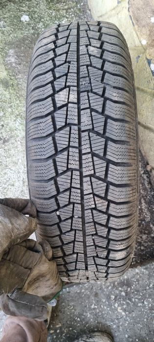 Vand cauciucuri de iarna 185/65 15
