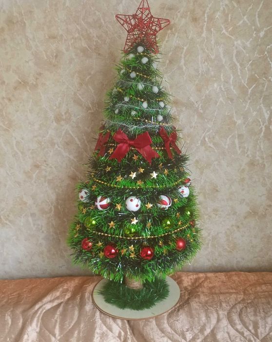 Коледни елха, венец, кошница