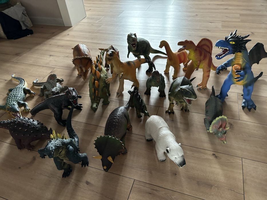Продам динозавров