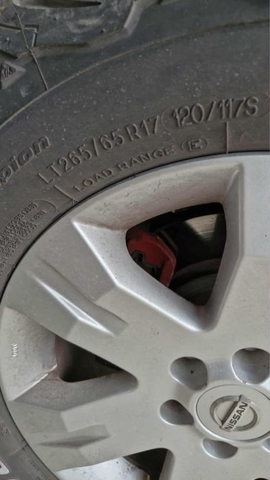 Продавам гуми BFGOODRICH AT 265/65/17