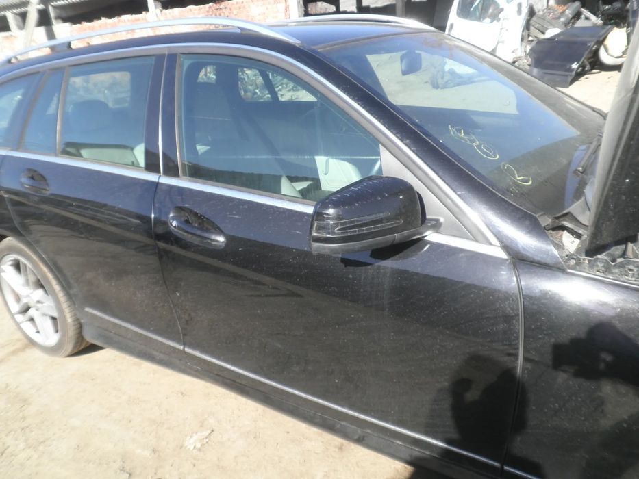 Usa / Portiera stanga / Dreapta Fata Mercedes C Class W204