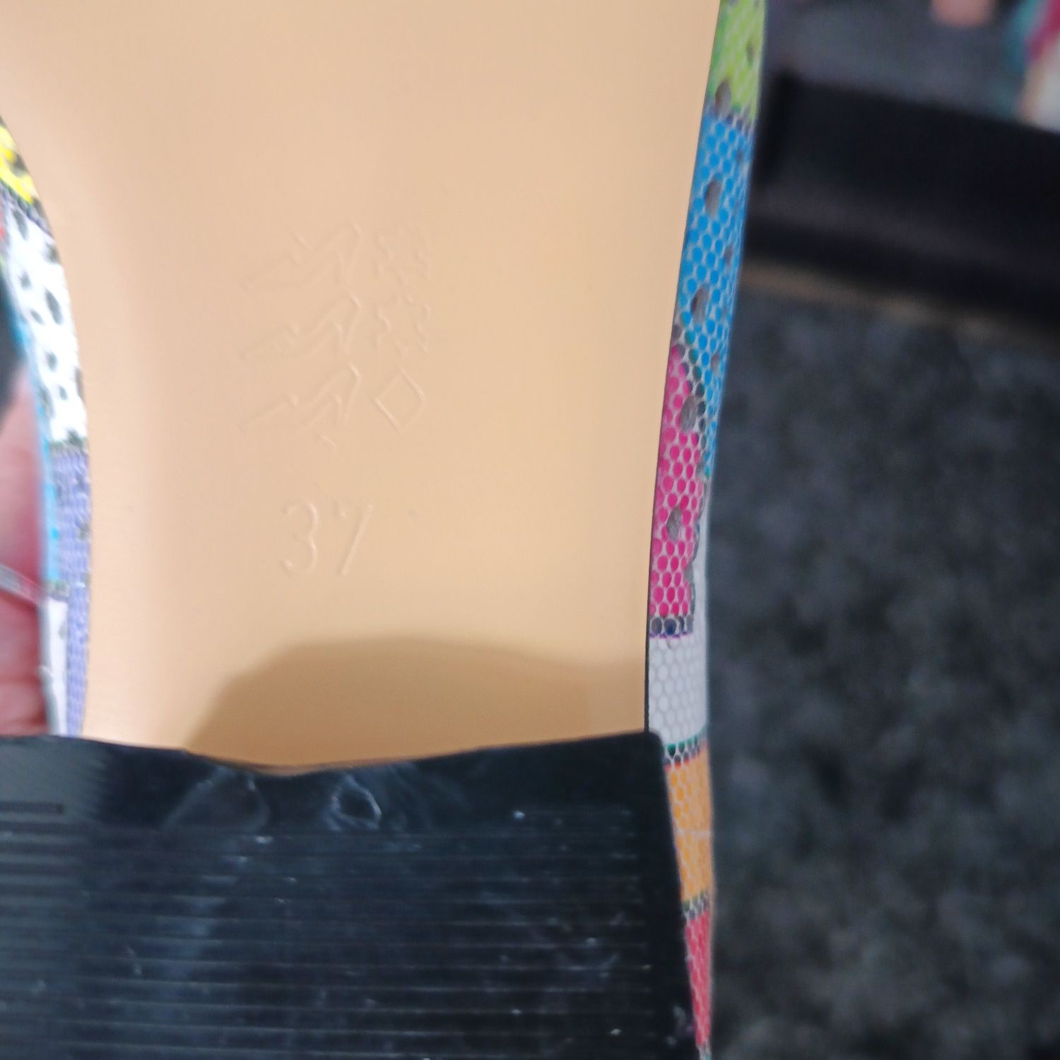 Pantofi de piele, perforati, mar. 37, NOI
