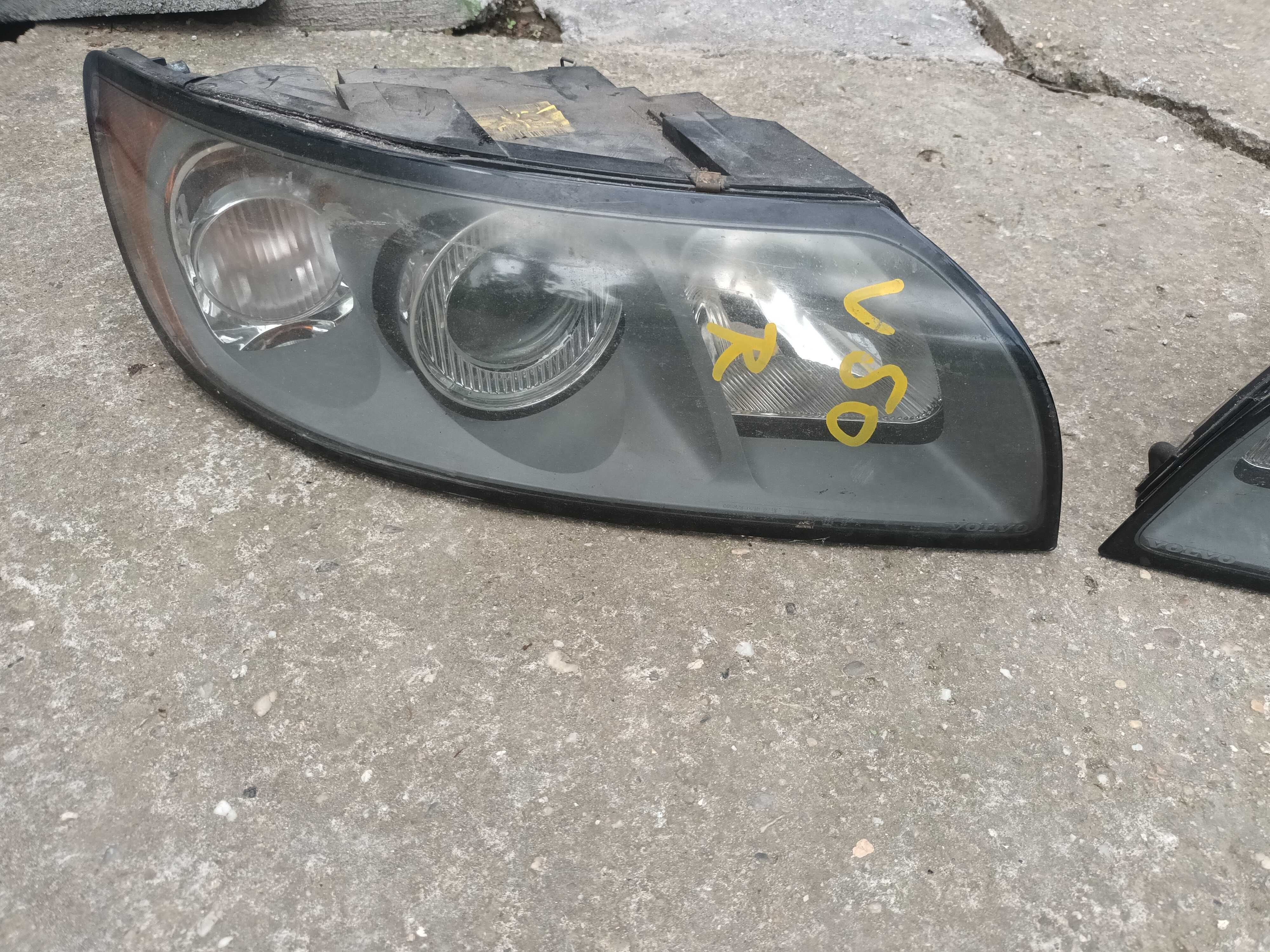 ляв и десен фар за волво в50 с40 03 - 07 VOLVO V50 S40