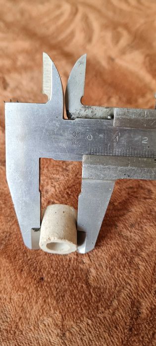 Продам керамические изоляторы.