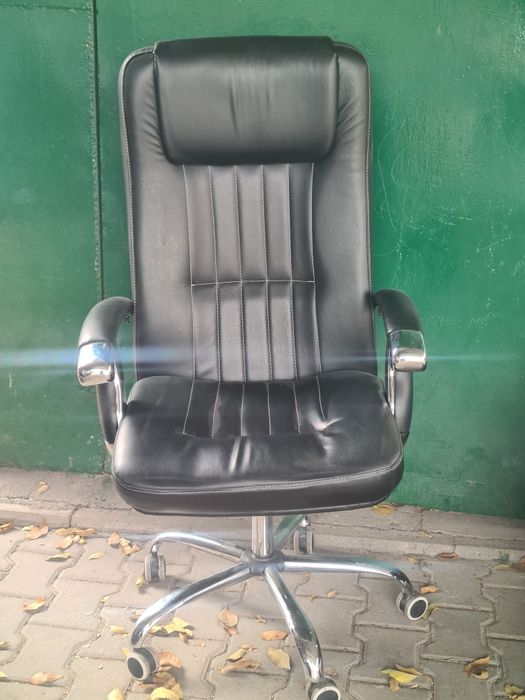 Продам Кожанный кресло офисный