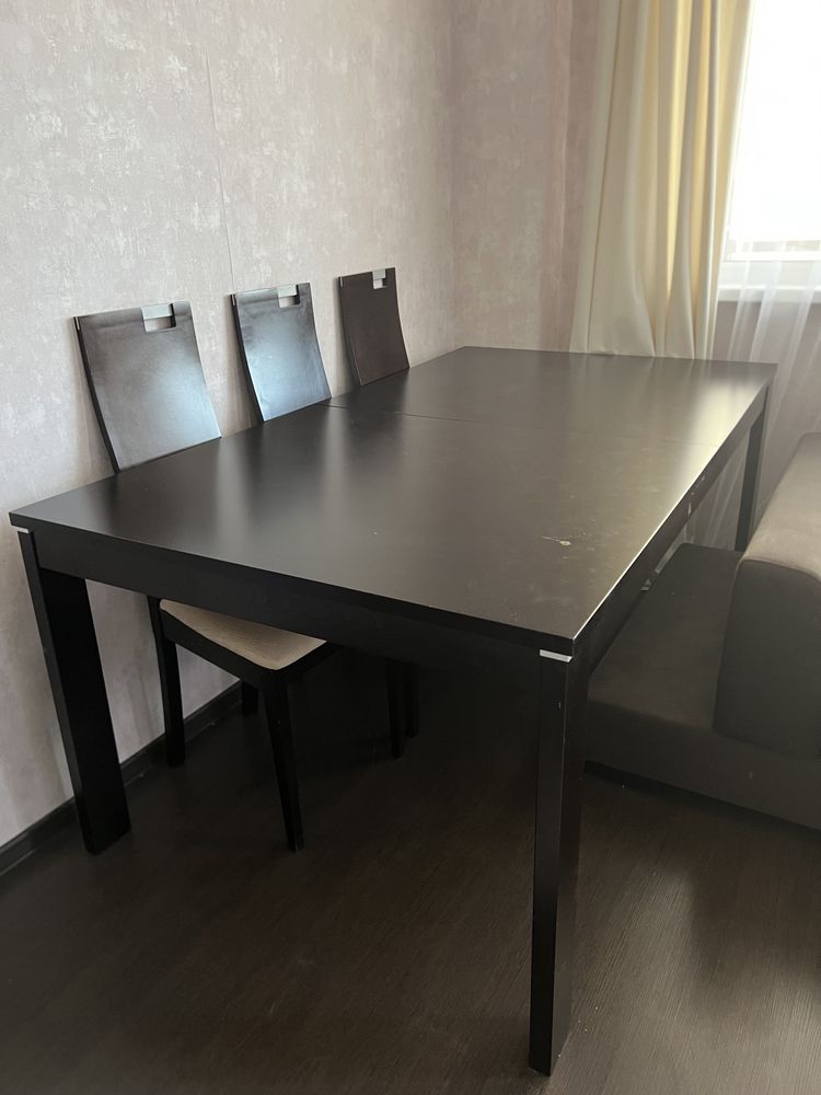 Стол со стульями