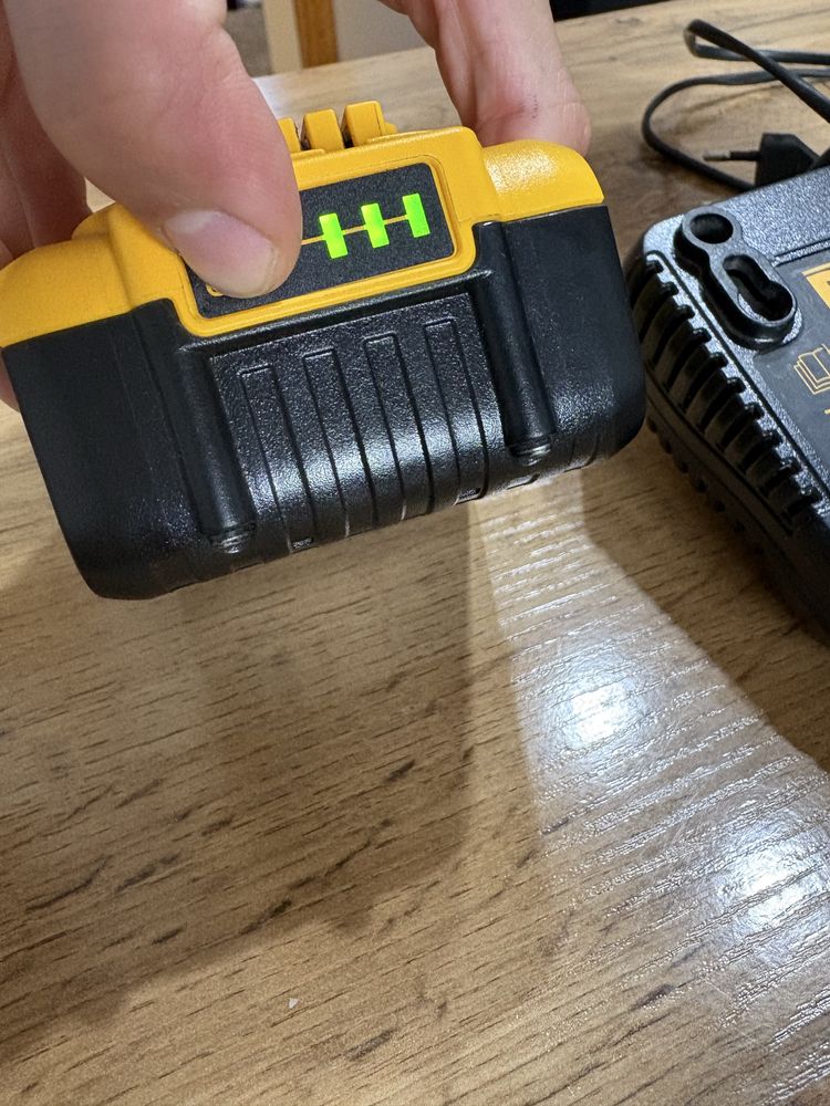 Аккумулятор DeWALT DCB184 18 В 5 Ач 1 шт