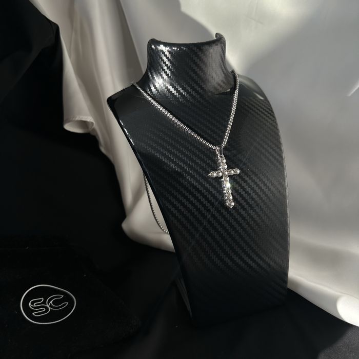 Lant argintiu cu pandantiv cruce iced out