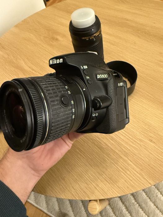 Фотоапарат Nikon D5600 с обективи