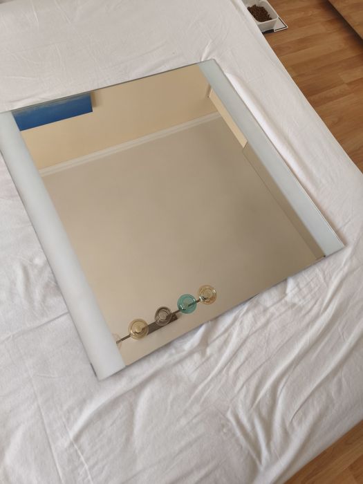 Стенно огледало .