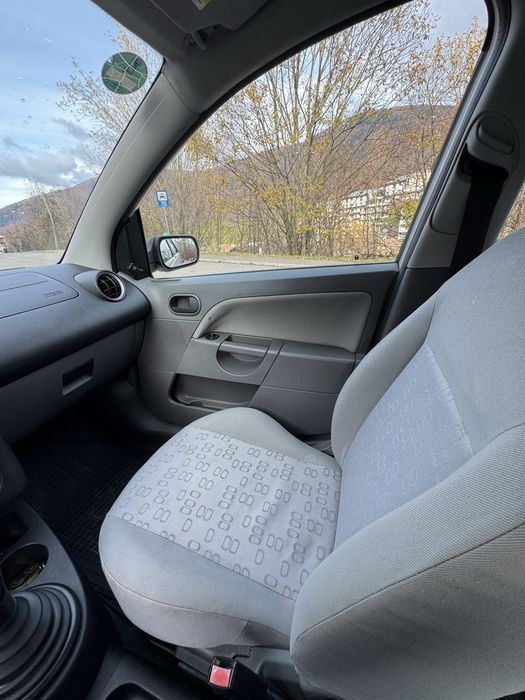 Vând Ford Fiesta 1.3 benzină