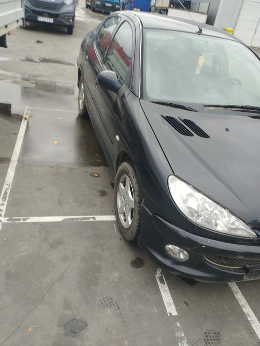 Dezmembrez Peugeot 206 berlina 1.4 kfw