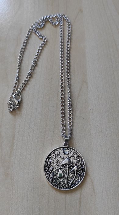 Lantisor nou ciuperci si luna - mushroom and moon