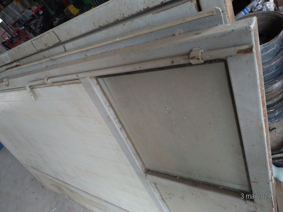 Poartă izolată șopru