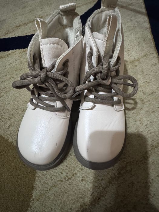 Ботинки детские , бежевого цвета