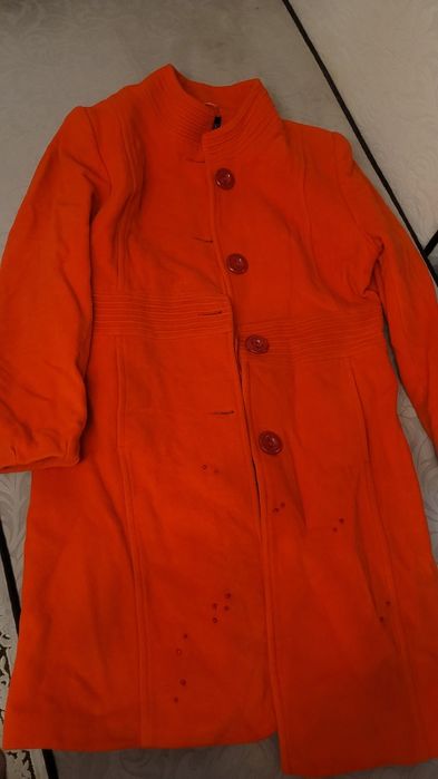 Palton dama marime M,culoare rosu burgund,cu margelute,
