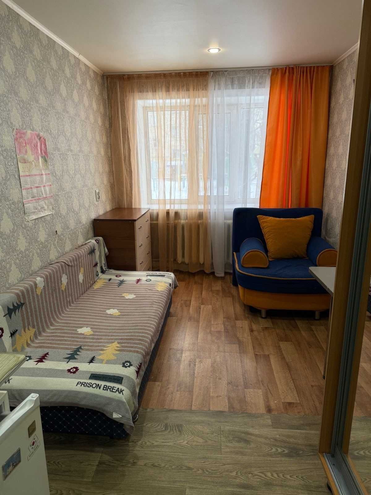 Комната в общежитии, Вокзал
