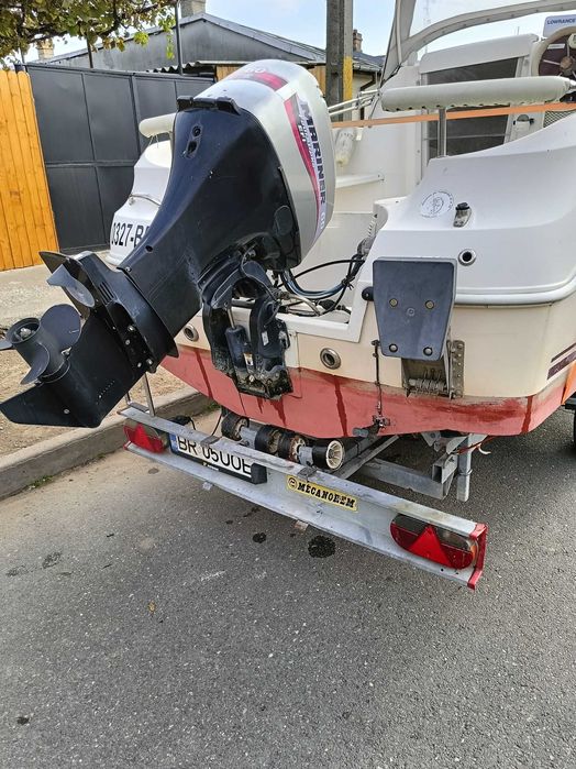 Barca Quicksilver 510 cruiser cu motor si peridoc