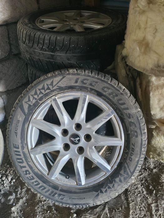 Зимние шины,215/60 R16