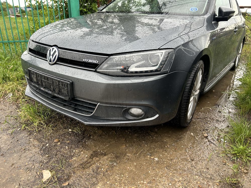 Bară față , capotă motor, faruri xenon , aripi,trager Volkswagen Jetta