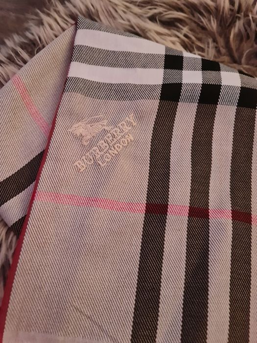 Eșarfă Burberry London Premium noua
