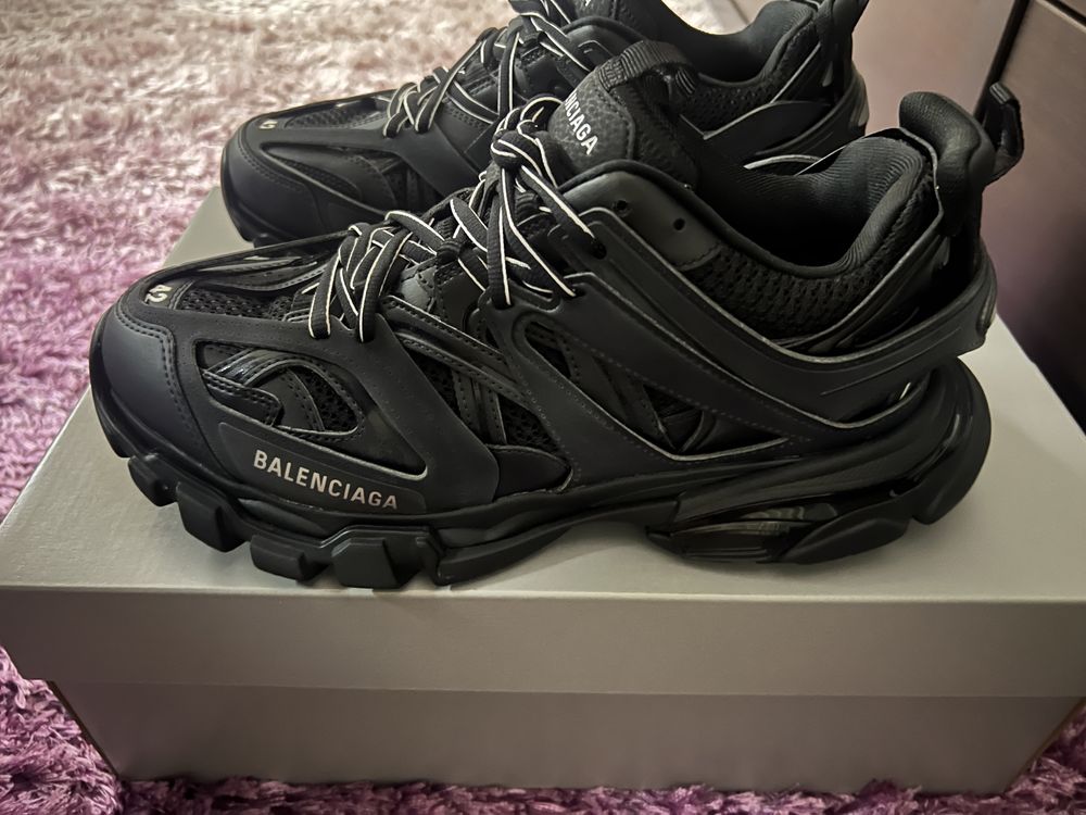 Balenciaga track 42