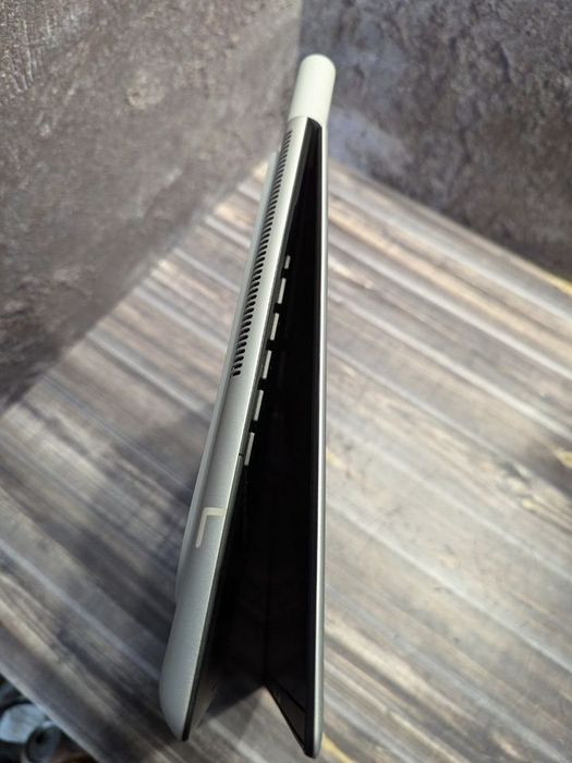 Alienware x16 R1, 13700h, 4070, 16gb, 1t, like new