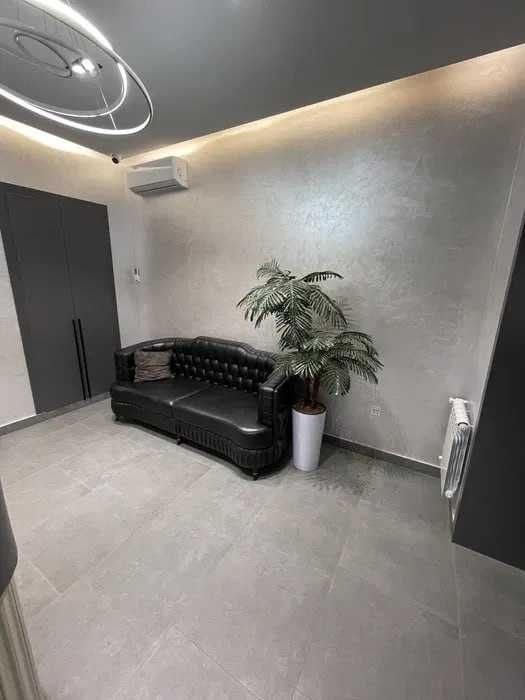 Офис м.Космонавтов Школа 110 1-этаж 79 м² евроремонт своя парковка