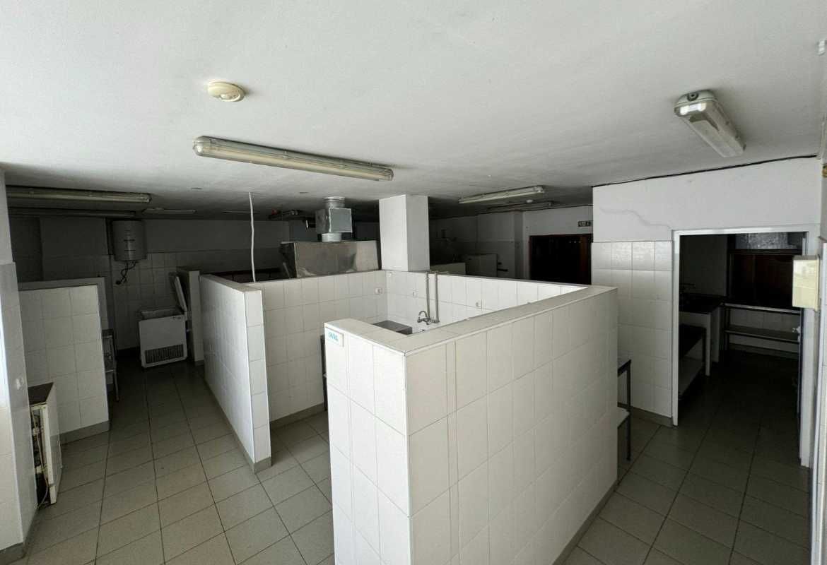 Продава се Заведение в Варна, Възраждане 1 - 330 кв.м за 894 €/кв.м - Снимка #2