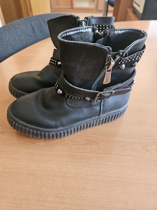 Палтенце 4,6г и боти 28 номер