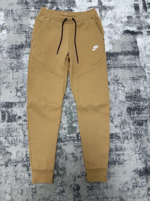 Pantaloni Nike Tech Fleece mărimea S – Bej – noi fără etichetă,