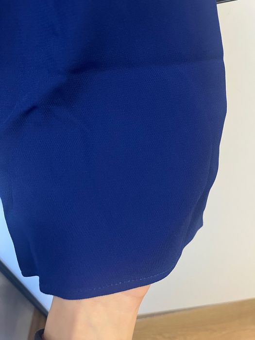 Дълга синя рокля