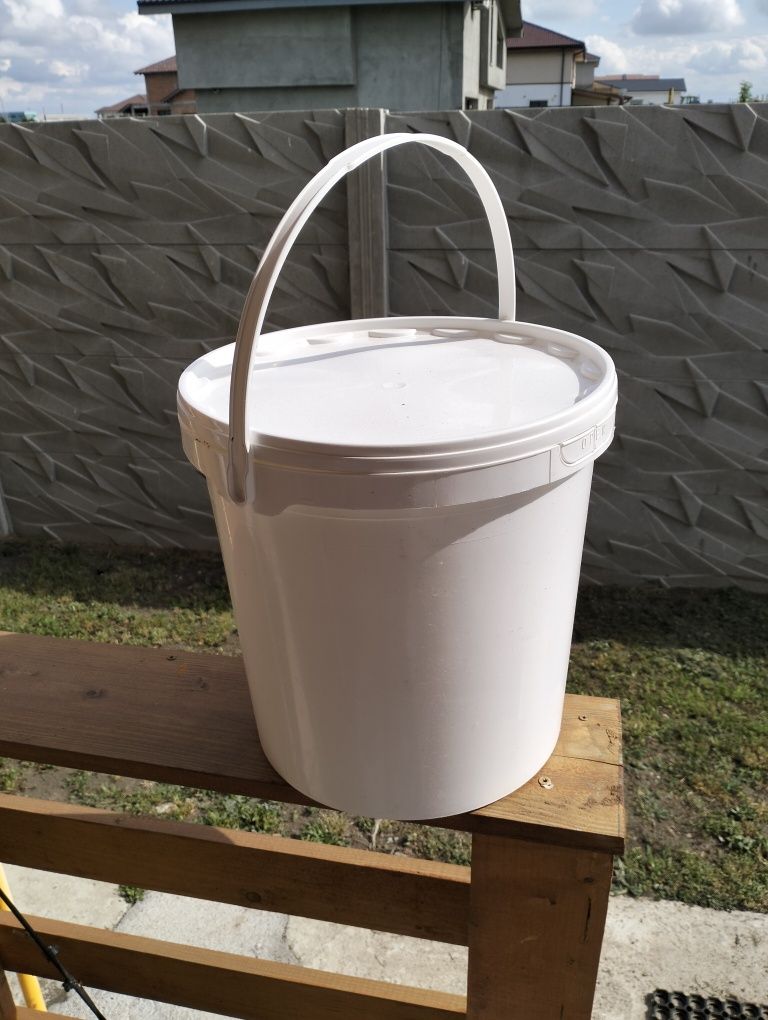 Galeti de plastic diferite marimi și forme la super preț!