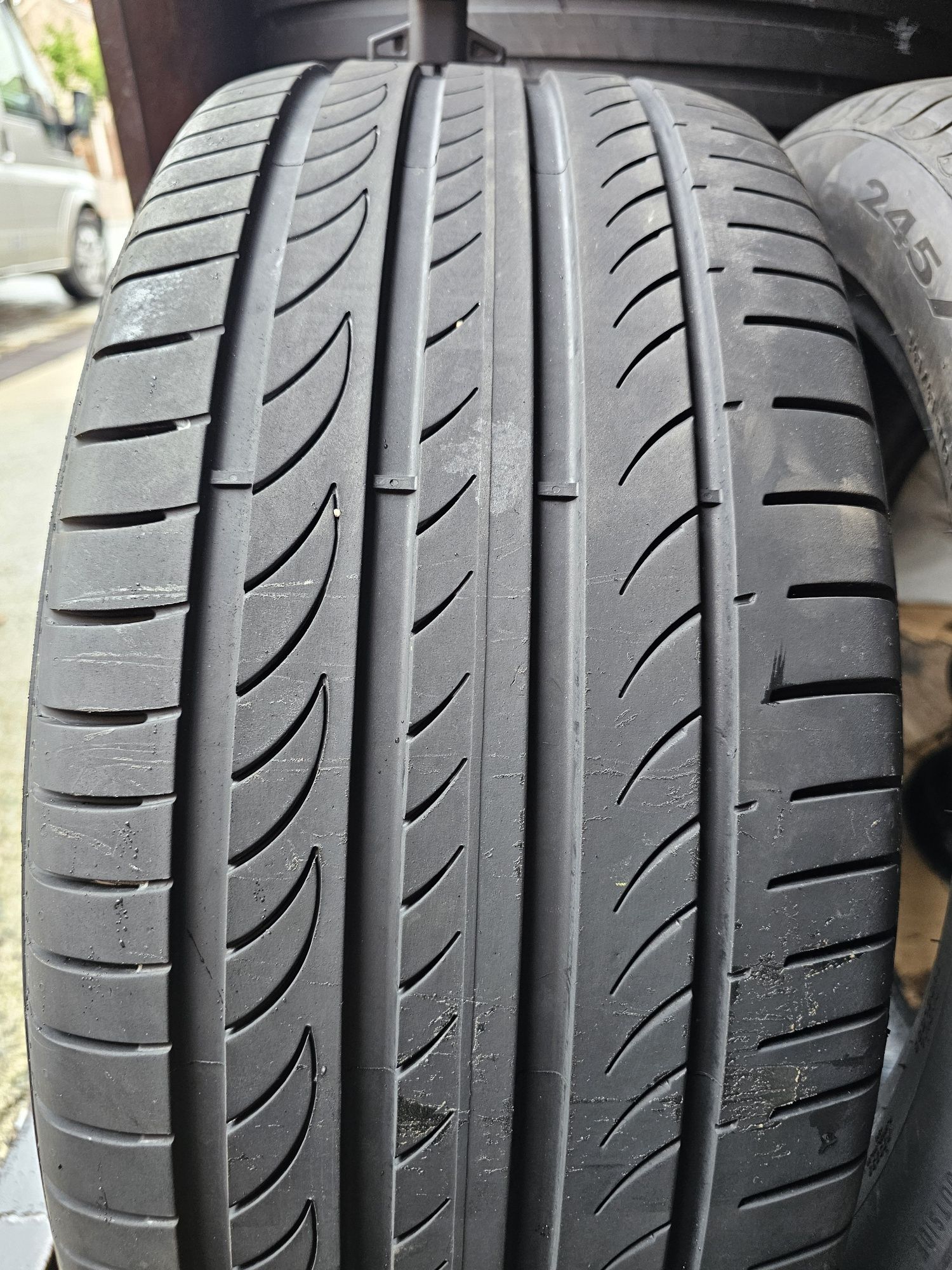 Vând două anvelope de vara pirelli powergi 245 45 19 dot 4523