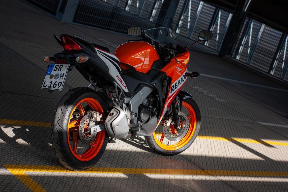 HONDA CBR 125 R IMPECABILA Imp Germania! ( 16 ani A1 CBR YZF Duke )