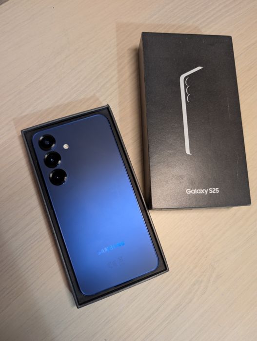 SAMSUNG S25 128gb ca nou! 8 cicluri de încărcare