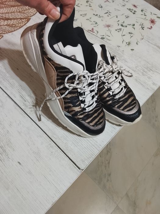 Adidasi grosi  culoare maro cu auri animal print