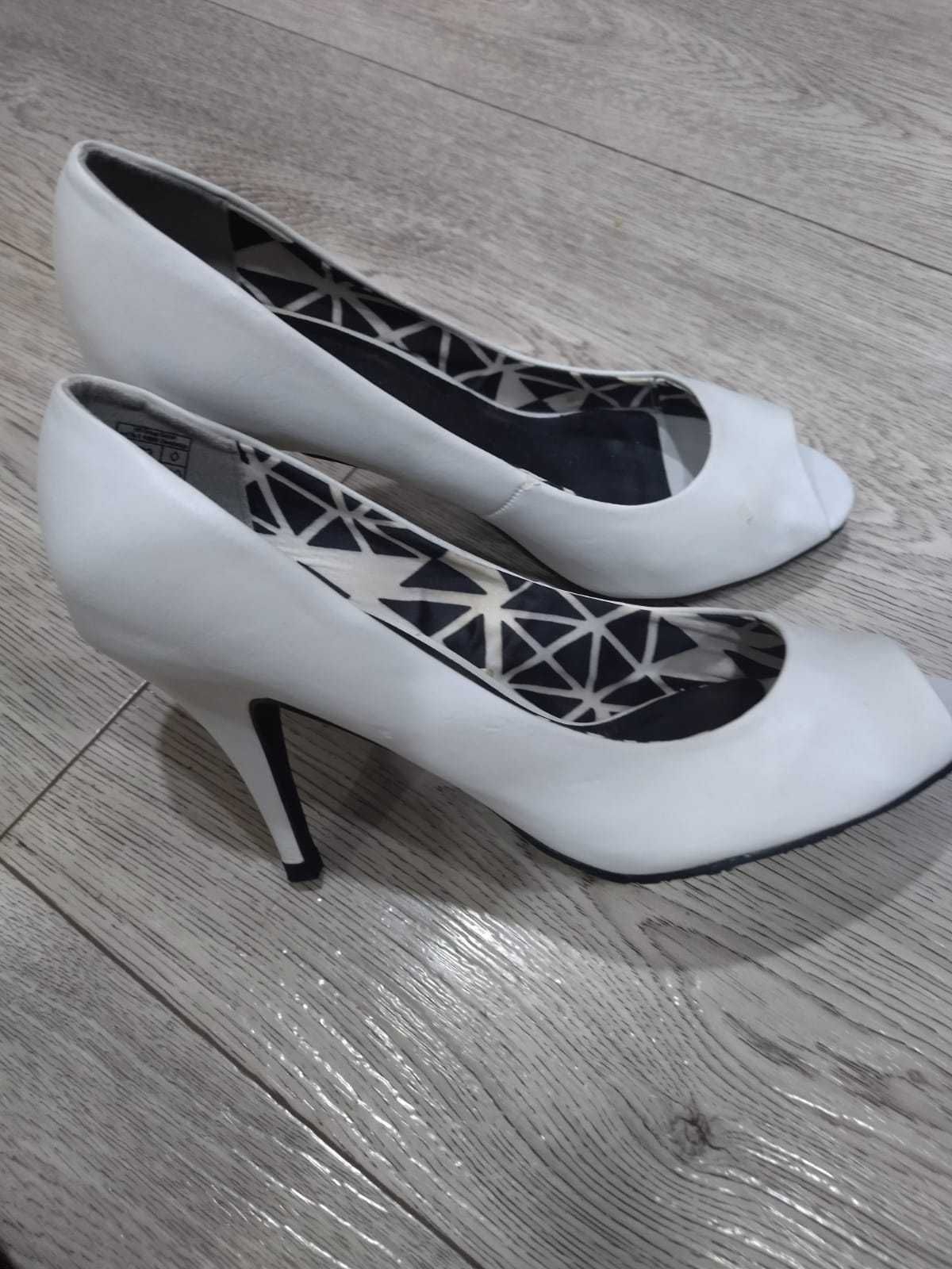 обувь (туфли) женская