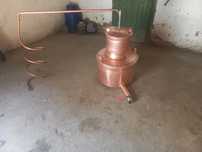 Vand cazan de tuica 200 litri cazanul are pinioane lateral are țeavă d