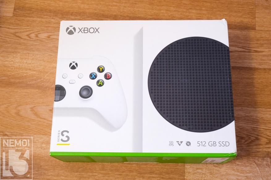 xbox series s с геймпадом