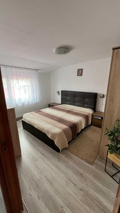 Casa de vanzare Zona Titulescu P+M (cu puncte de interes in apropiere)
