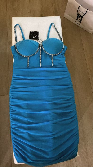 Елегантна рокля в син цвят