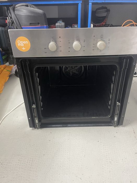 Cuptor incorporabil Hansa pentru piese