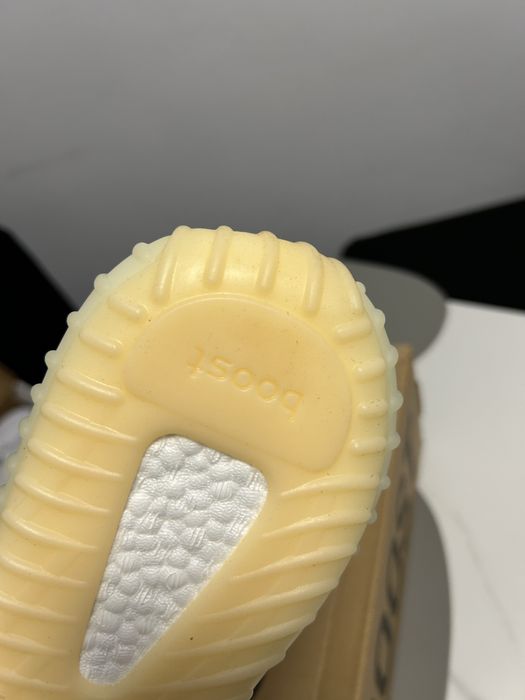 Yeezy 350 v2 culoare deschisa