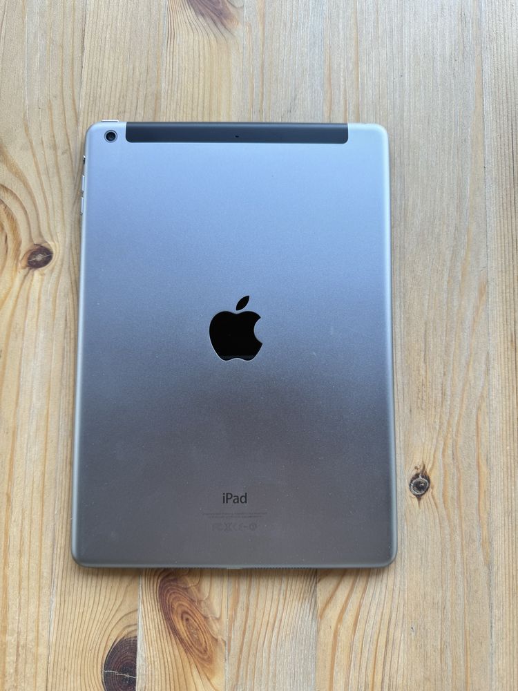 iPad Air 1 32GB + зарядно + калъф