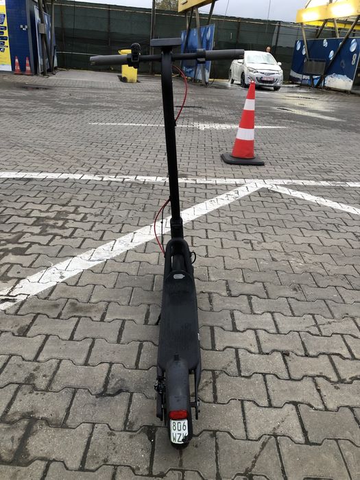 Vând trotineta electrica Navee V50i