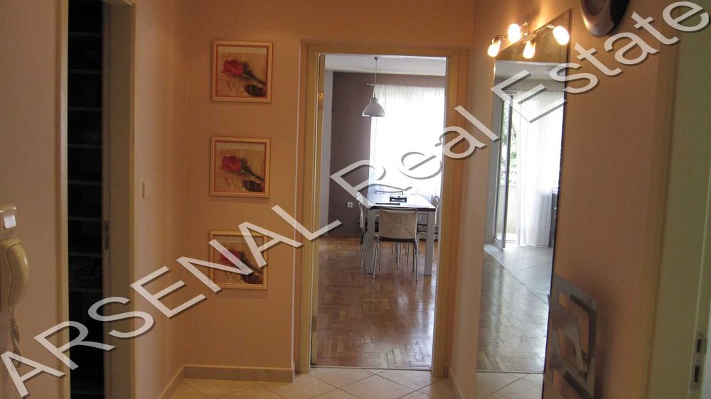 Тристаен апартамент под наем, Център