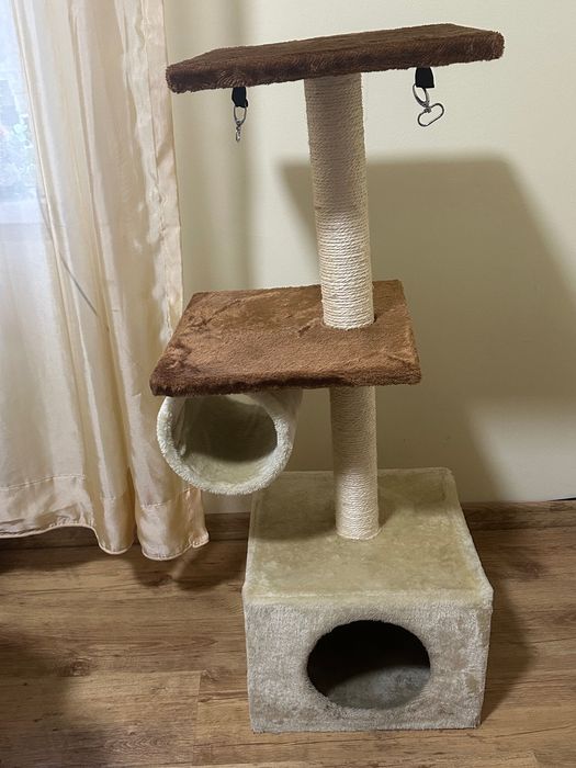 Ansamblu de joaca pentru pisici.