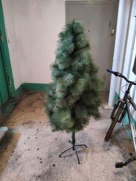 Продам новогнеею елку