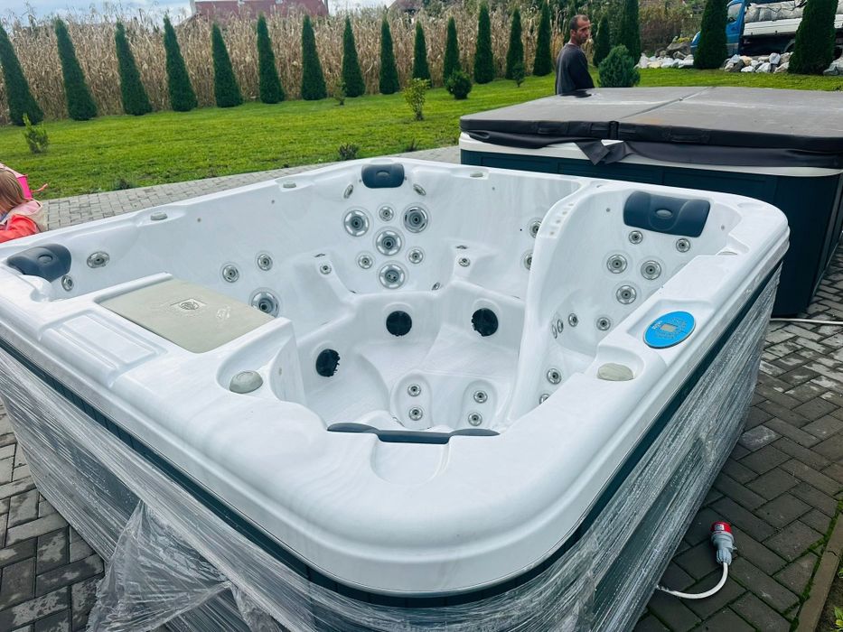 Vand jacuzzi  7 persoane accep  variante auto sau moto